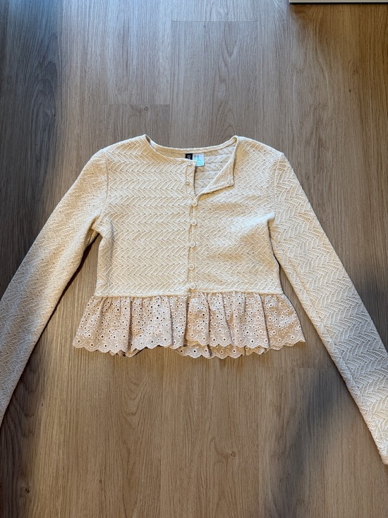 H&M Tops - H&M Cream Lace-Hem Cropped Cardigan